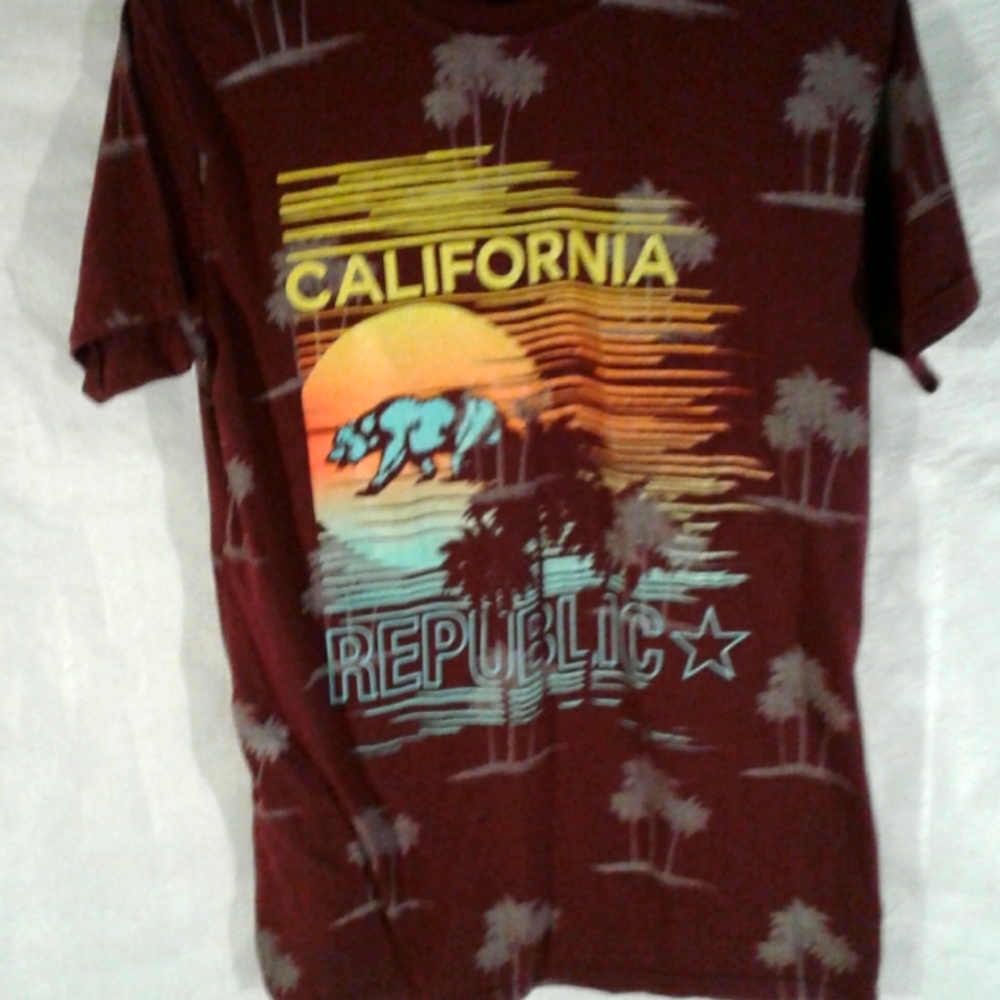 Retro style men's medium t shirt California Republic